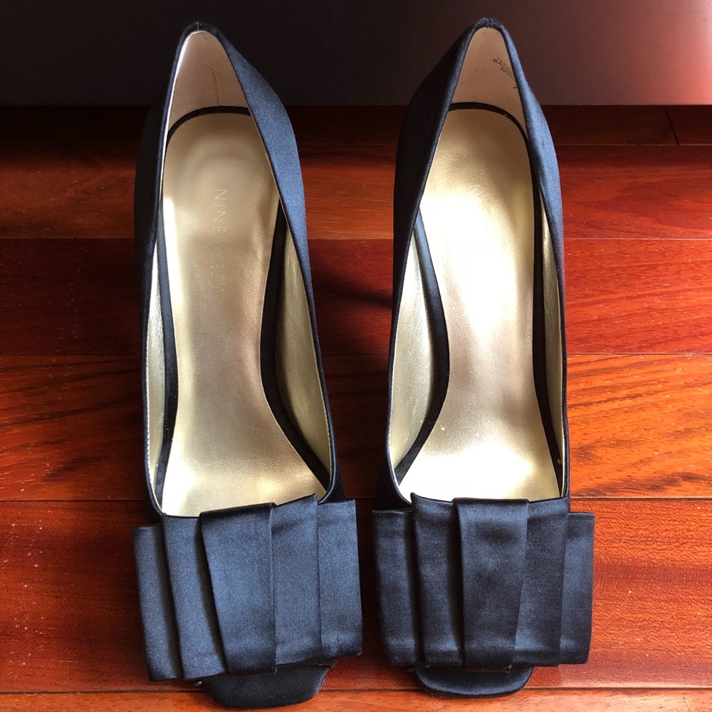 Nine West 7.5 Black satin peep toe pumps